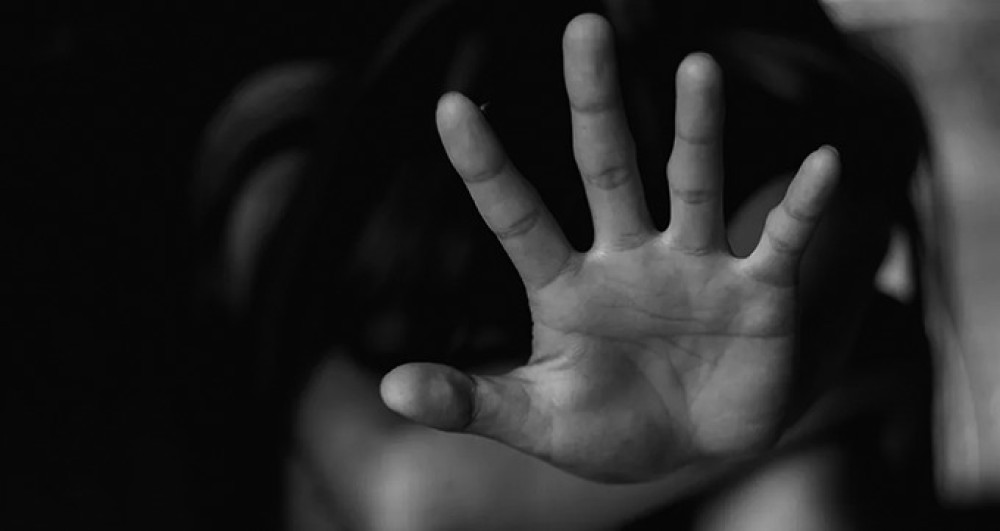 Avô é condenado a 27 anos de prisão por estuprar o próprio neto em SC