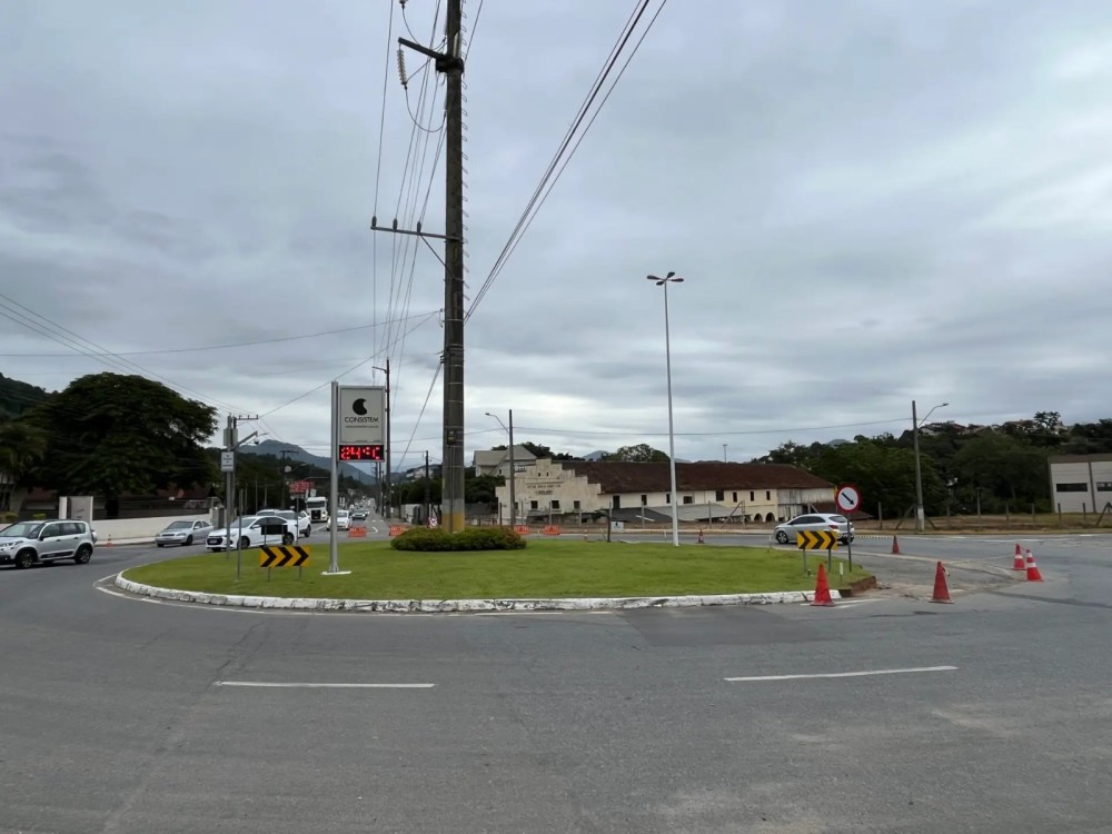 Mudanças no trânsito das ruas João Januário Ayroso e Walter Marquardt começam neste sábado (2)