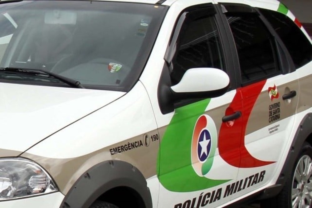 Motorista embriagado atinge casal de bicicleta e acaba preso