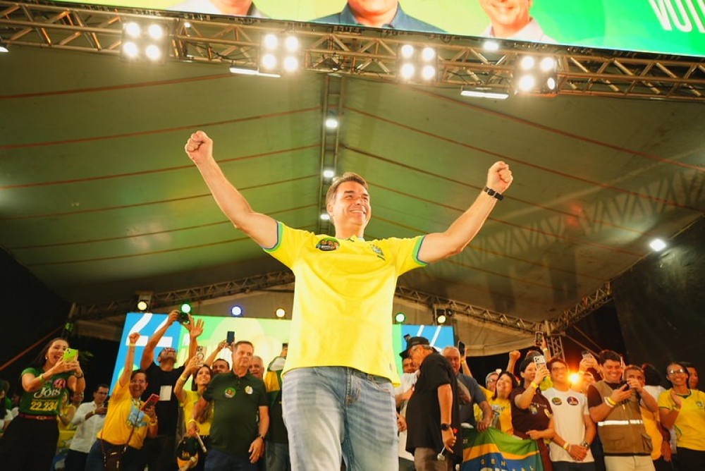 Flávio passa dos 60% e apostas mudam humor da eleição