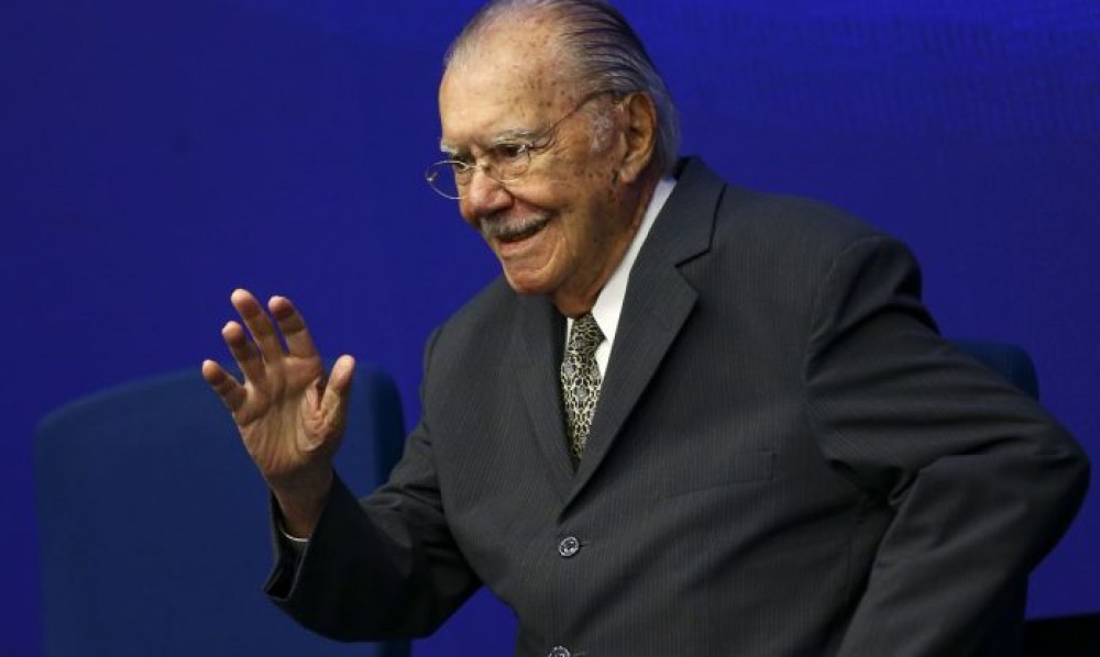 Ex-presidente José Sarney é internado