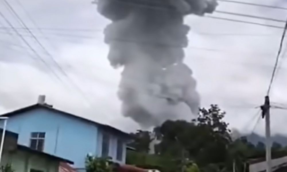 VÍDEO: Ao menos 55 pessoas morrem após explosão em armazém no Mianmar