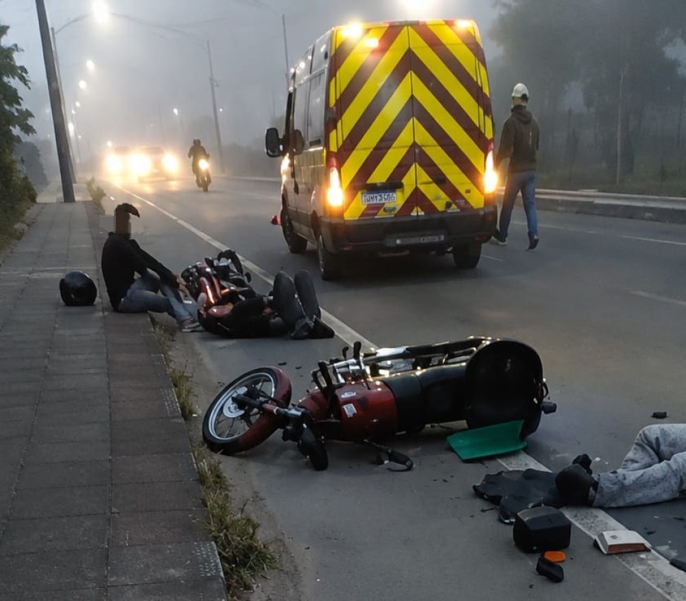 Motociclista fica em estado grave após colisão com bicicleta em Jaraguá do Sul