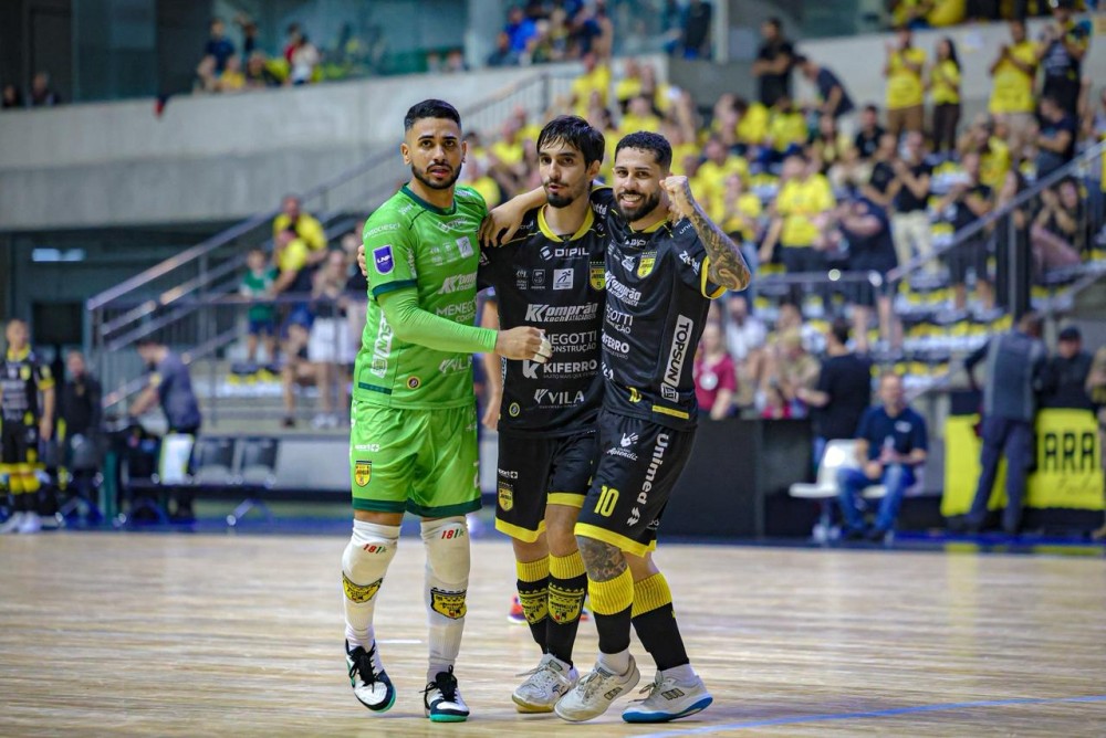 Jaraguá Futsal vence Corinthians e assume liderança momentânea da LNF