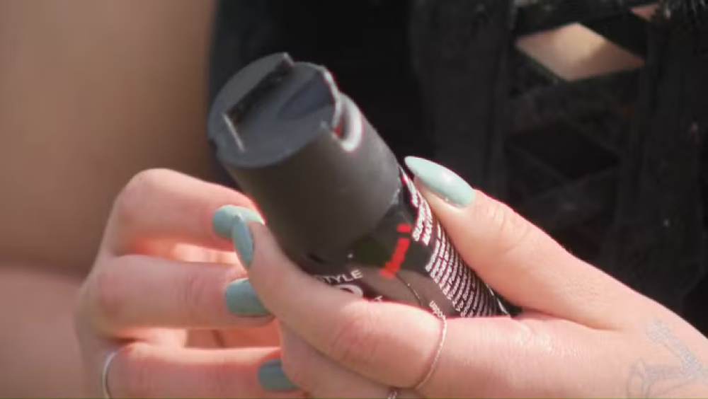 Projeto para distribuir spray de pimenta para mulheres avança em SC