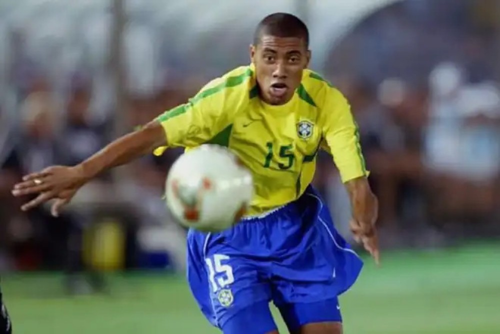 Pentacampeão Kléberson é internado após sentir dores no peito