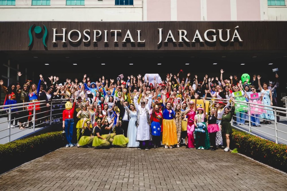 Hospital Jaraguá transforma rotina em brincadeira durante Semana da Criança
