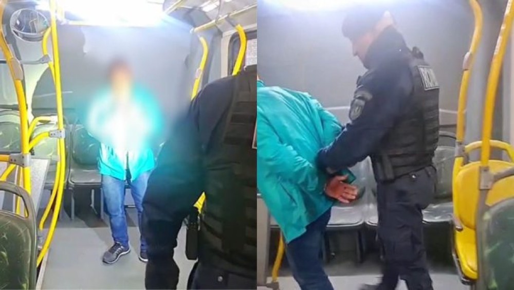 Homem é preso ao ser flagrado se masturbando dentro de ônibus em SC