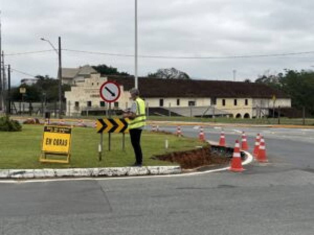 Reforço na rotatória do Komprão
