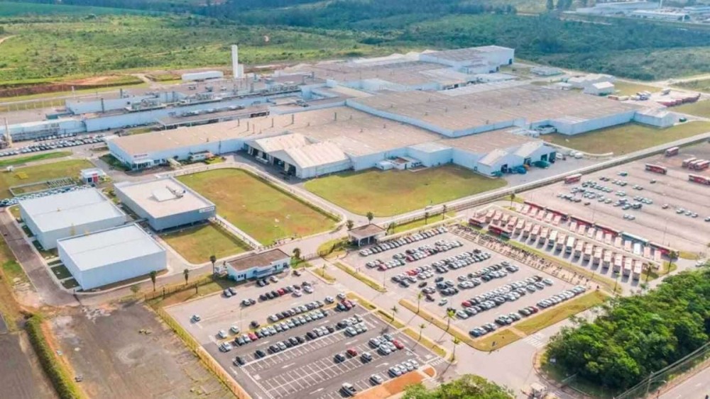 Maior fabricante de carros do mundo fecha fábrica no Brasil com 1,5 mil funcionários