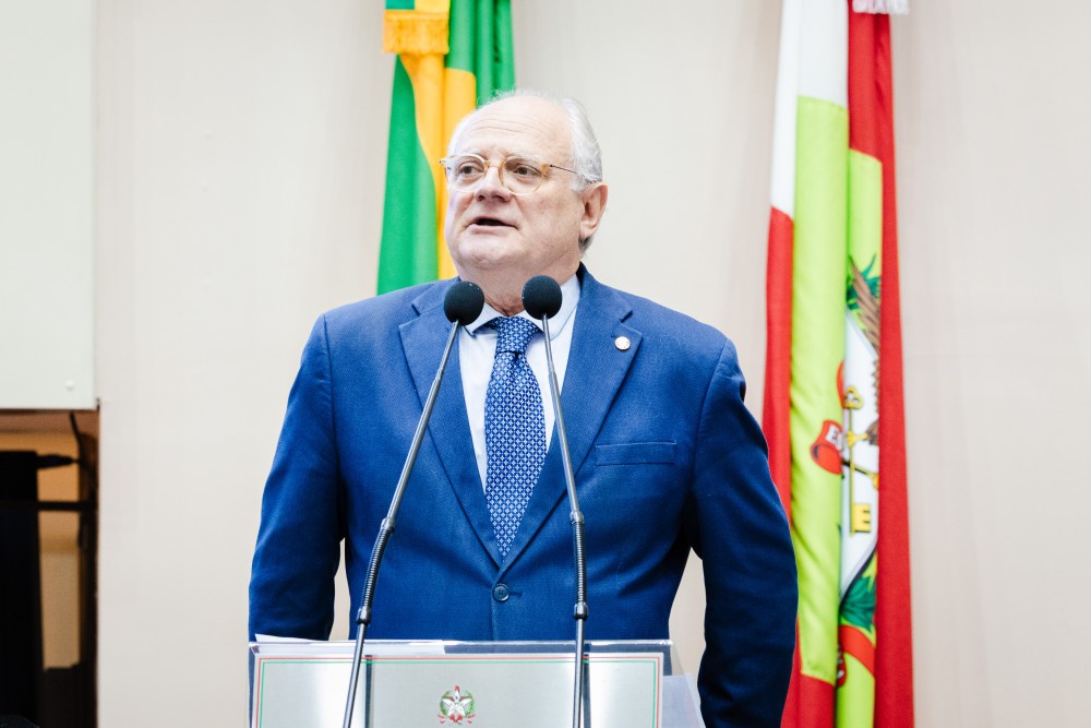 Dr. Vicente cobra aplicação de emendas e cita prefeitura com recurso parado há quatro anos
