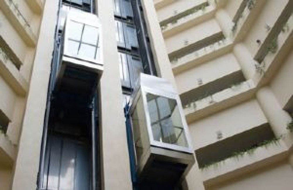 COLUNA DO MOA - Tem gente que sobe dois degraus e já acha que chegou à cobertura. CUIDADO COM O RETORNO.