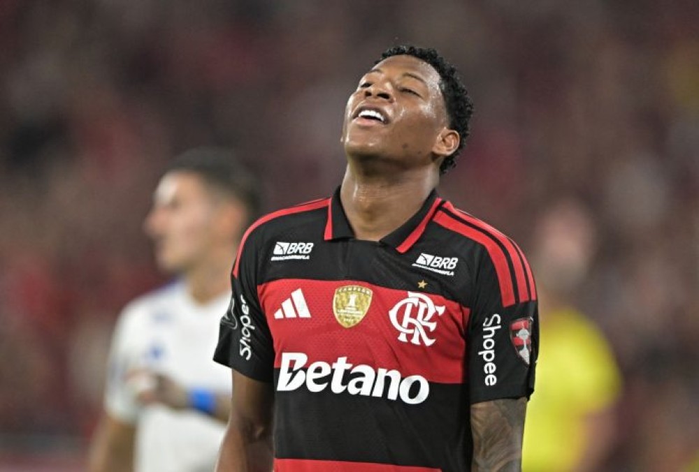 Plata vira preocupação no Flamengo após corte por lesão no Equador