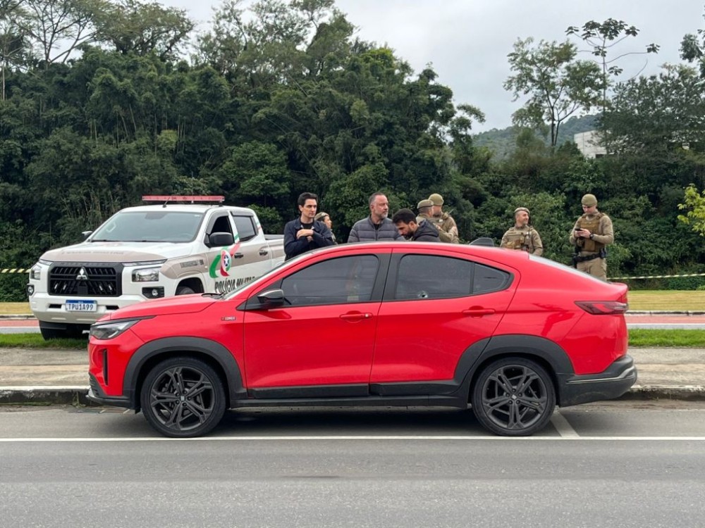 URGENTE: Homem é encontrado morto dentro de SUV em Jaraguá do Sul