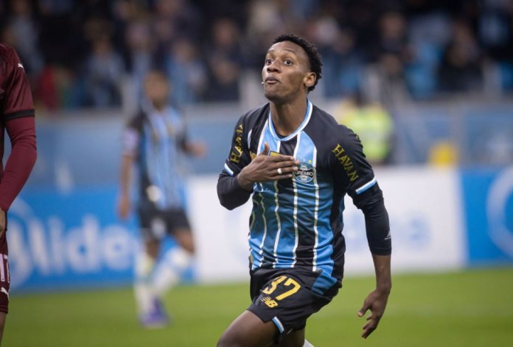 Grêmio embolsa quase R$ 300 milhões com promessas
