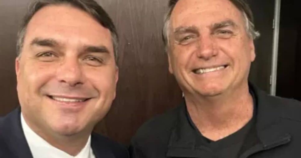 Sensitiva faz previsão preocupante a filho de Bolsonaro e dá alerta a Michelle
