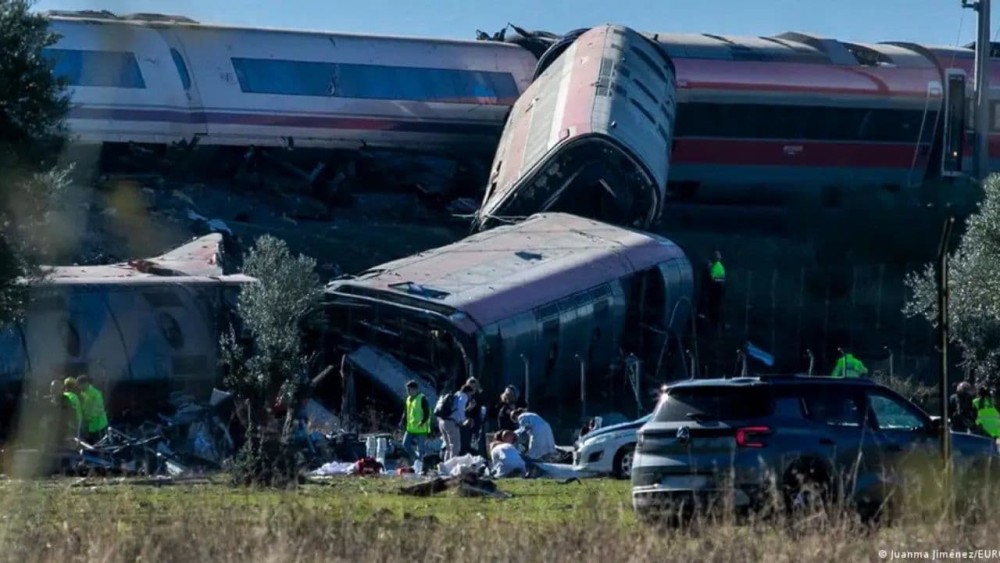 URGENTE: Colisão de trem na Espanha deixa pelo menos mais de 64 mortos, diz governo