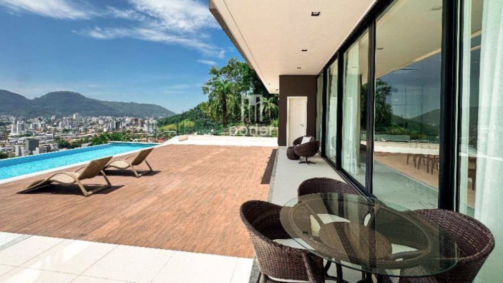 Veja as fotos de luxuosa mansão que está à venda por R$ 7,5 milhões em Jaraguá do Sul