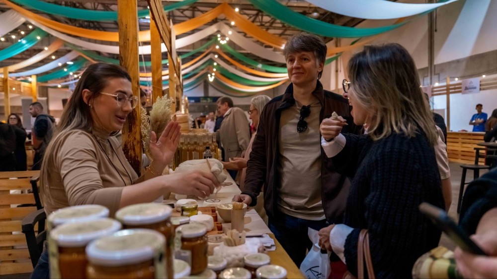 Festival Nacional do Queijo reúne gastronomia, cultura e experiências sensoriais durante o Prêmio Queijo Brasil