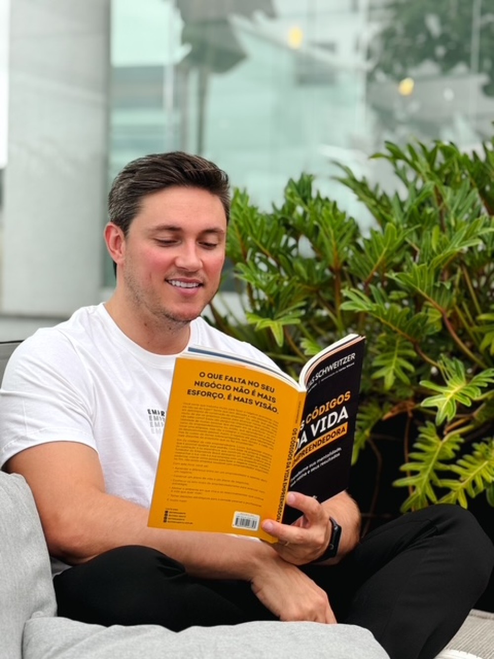 Empresário catarinense lança amanhã livro “Os Códigos da Vida Empreendedora”