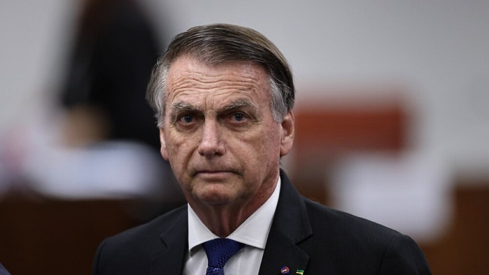 Bolsonaro deve receber alta hospitalar nesta sexta, informa médico