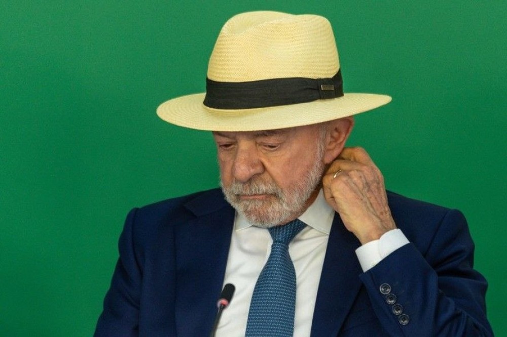 Pesquisa revela que 12,5% do eleitorado brasileiro acredita em teoria sobre Lula ter sido substituído por sósia ou clone 