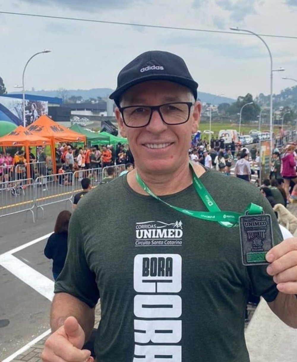 Homem morre após ser atropelado enquanto corria em maratona