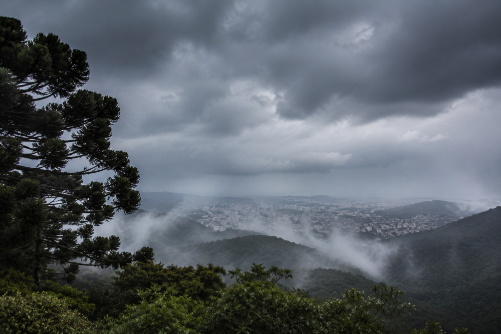 Semana será marcada por frio, chuva e risco de temporais em SC