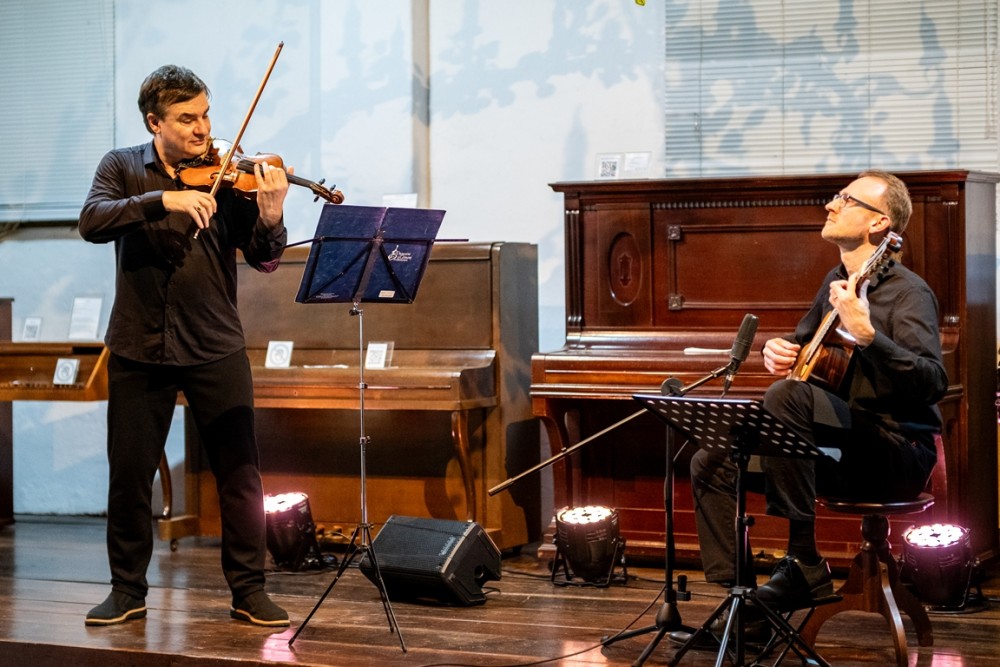 Projeto Diálogos leva concerto gratuito com Duo Girardello & Pofahl ao Centro de Artes Integradas de Jaraguá do Sul neste sábado (29)
