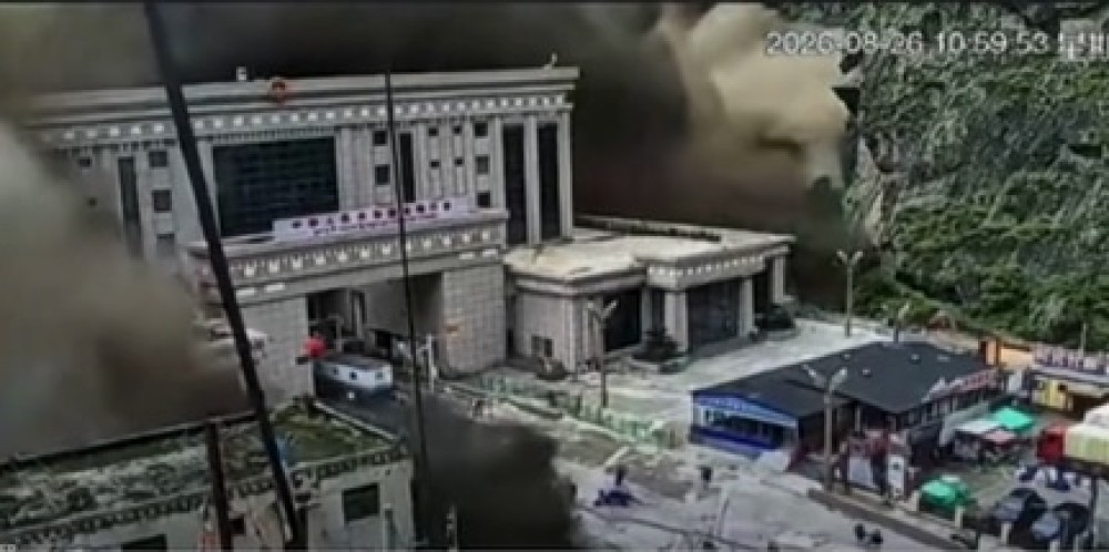 Vídeo flagra momento em que enchente devastadora atinge o Nepal