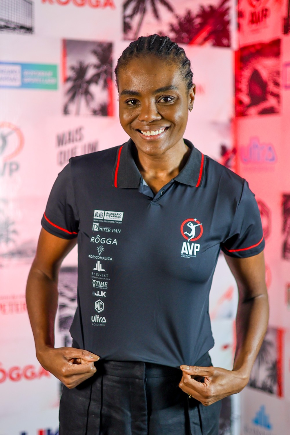 Fabi Claudino assume posto de embaixadora da Associação Voleibol de Piçarras e leva experiência de bicampeã olímpica à formação de novas atletas