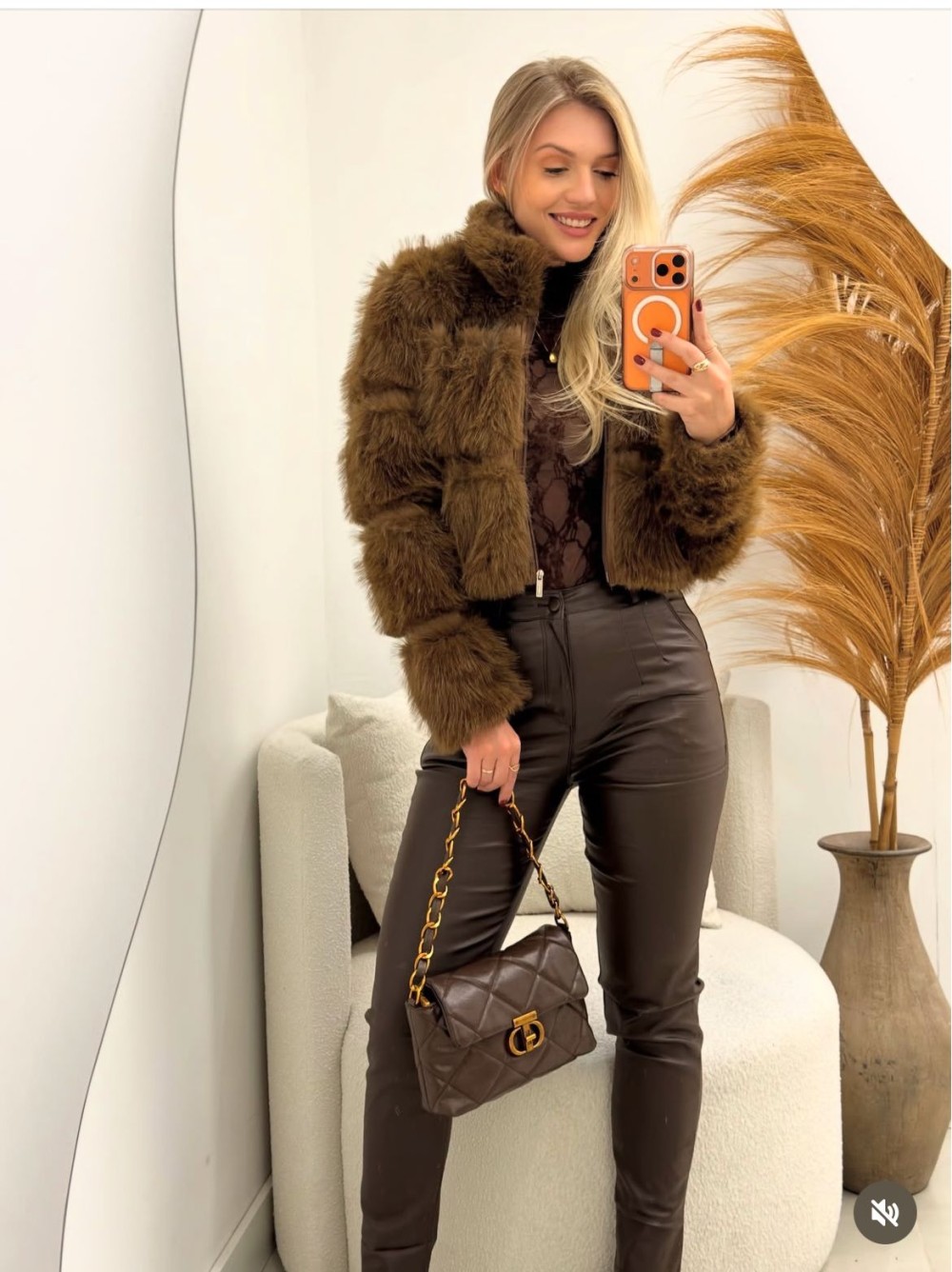 COLUNA DO MOA -Conheça a loira que vai representar o Brasil na Índia com toda a sua beleza e elegância