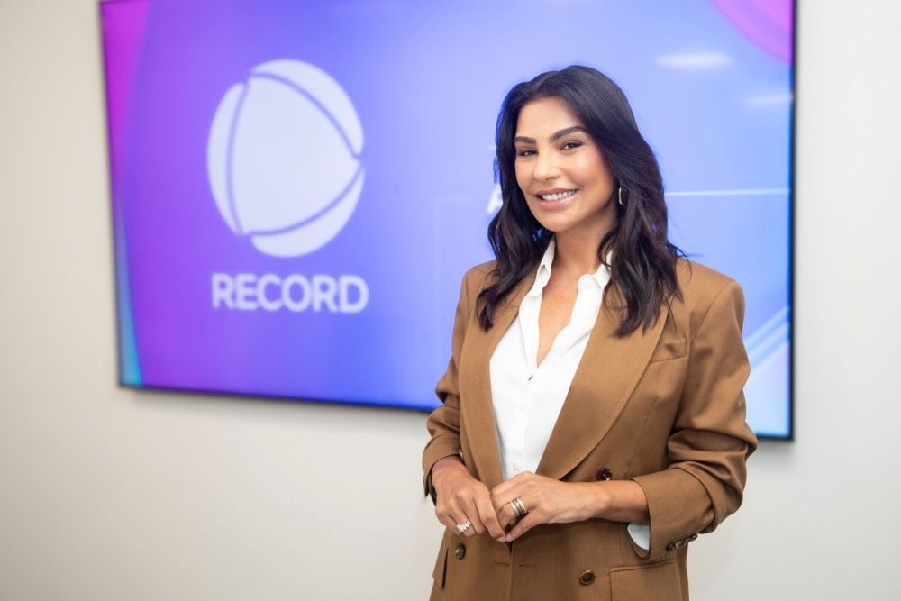 Record contrata Cíntia Chagas