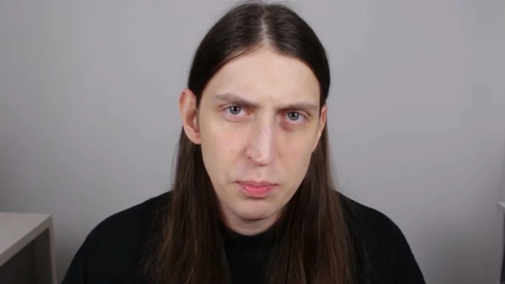 Felca recebe acusações gravíssimas de ex-namorada: 'Eu era apenas uma menina'