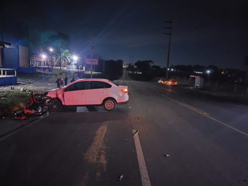Motociclista fica ferido após colidir com carro na SC-283