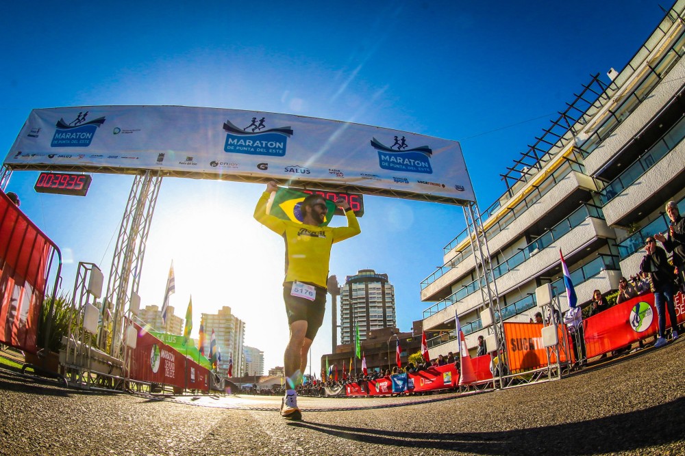 Maratona de Punta del Este desponta como novo destino queridinho dos corredores brasileiros