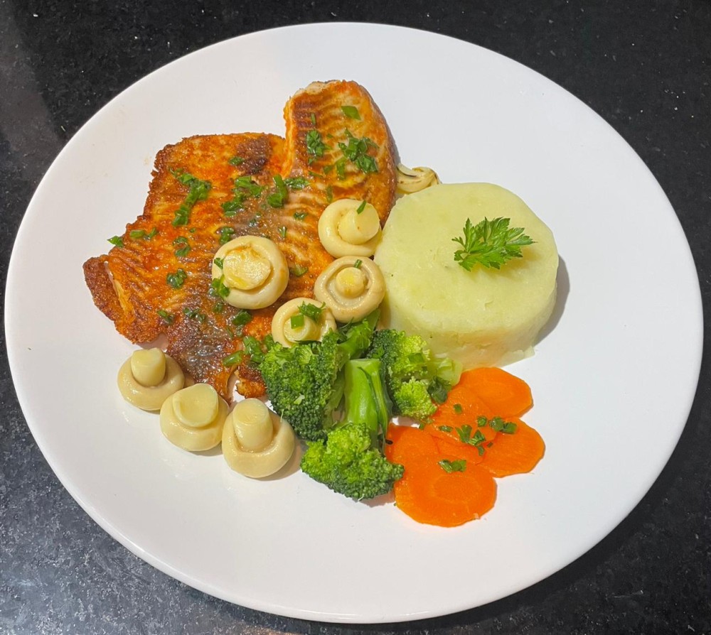 Aprenda a preparar uma deliciosa tilápia grelhada com legumes