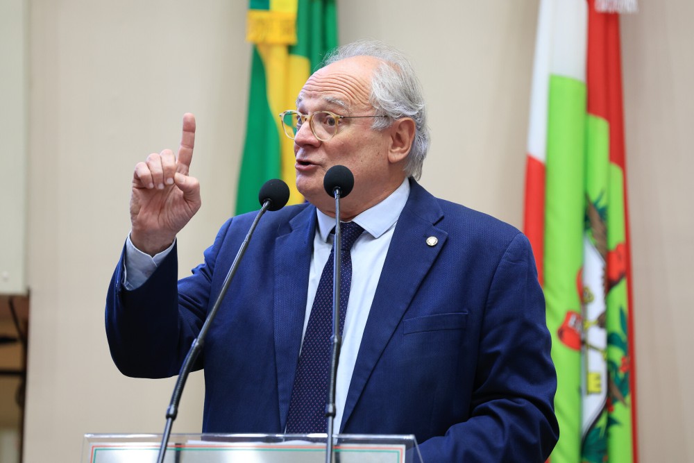 Deputado Dr. Vicente cobra implantação de teste molecular para HPV em Santa Catarina e questiona Secretaria da Saúde sobre cronograma