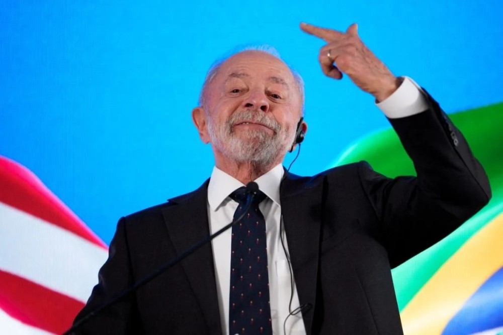 HISTÓRICO POLÍTICO MOSTRA QUE ESCÂNDALOS NEM SEMPRE DESTROEM CANDIDATURAS