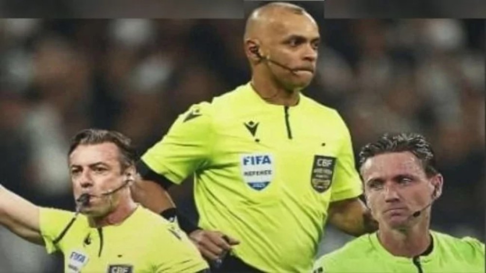 Fifa define trio de árbitros brasileiros para a Copa de 2026