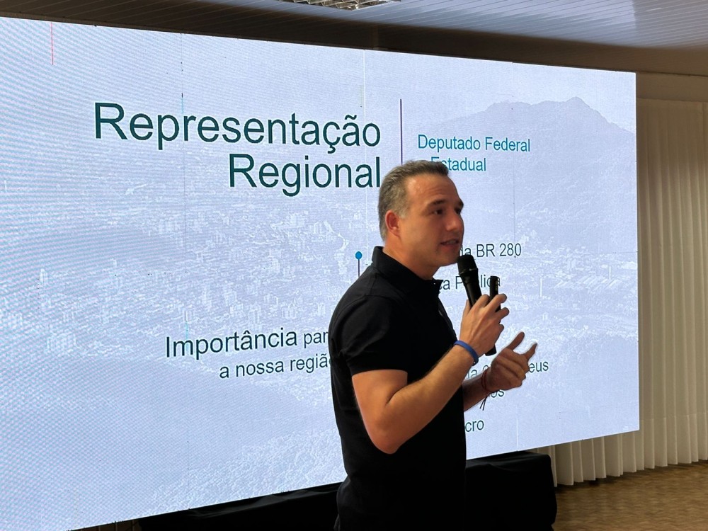 Plenária da CDL recebe deputado Fábio Schiochet em Jaraguá do Sul e debate cenário político para 2026