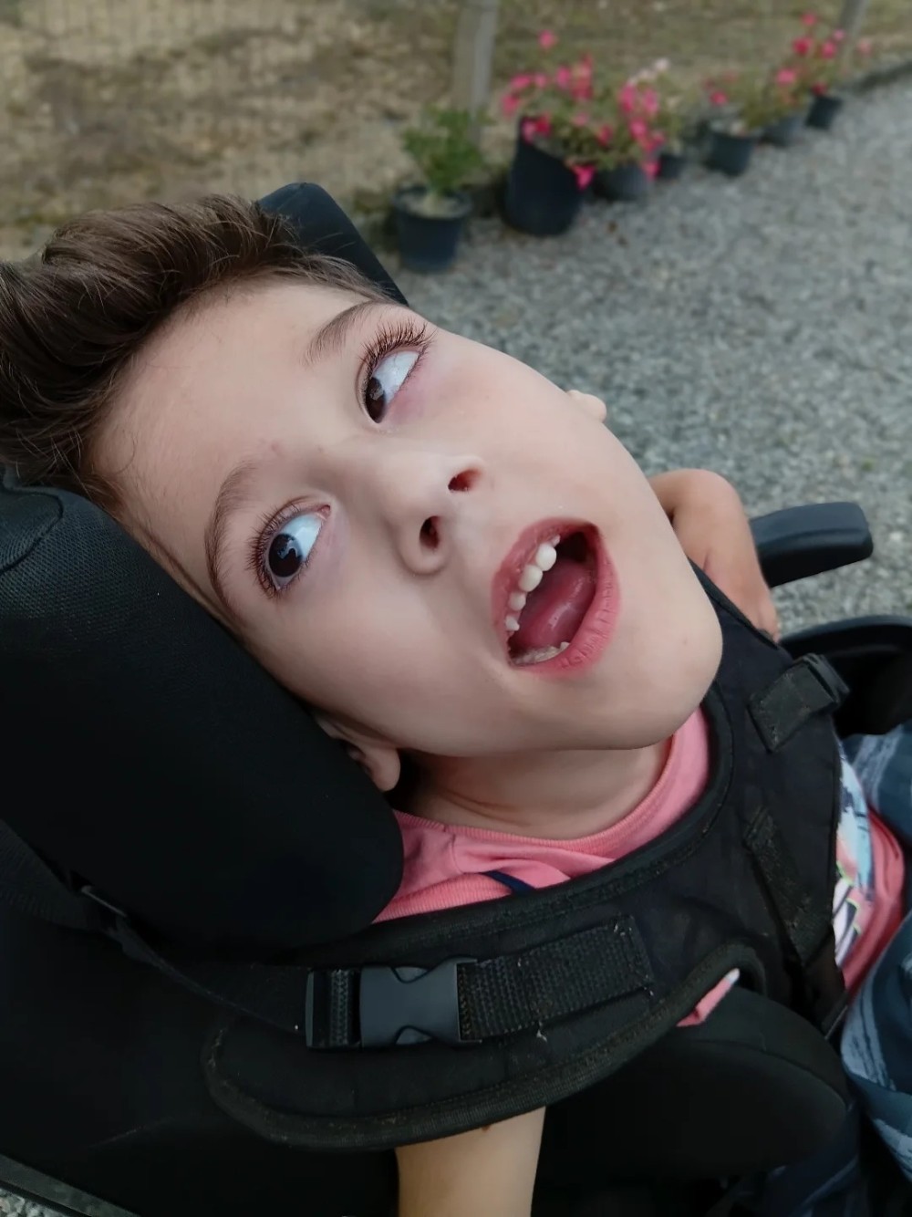 Juntos pelo Théo: Criança de Jaraguá do Sul com paralisia cerebral precisa de uma nova cadeira de rodas