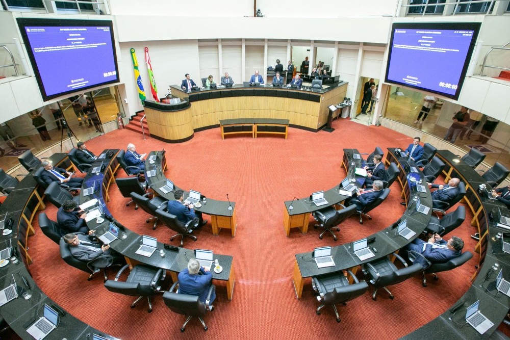 408 candidatos, 40 cadeiras: a corrida pela Alesc promete cotovelada, promessa e muita disputa