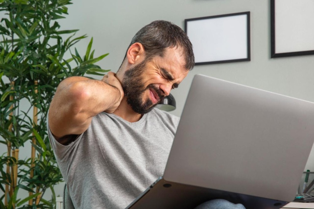 Seu corpo vive travado? A causa pode não estar onde dói