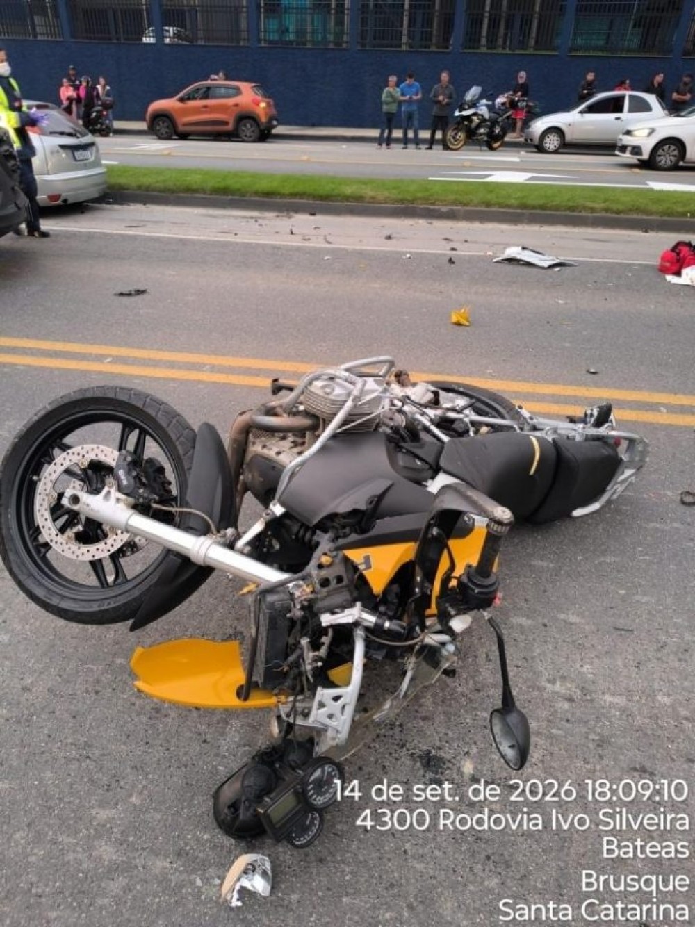 Motociclista morre após colisão com dois carros na SC-108