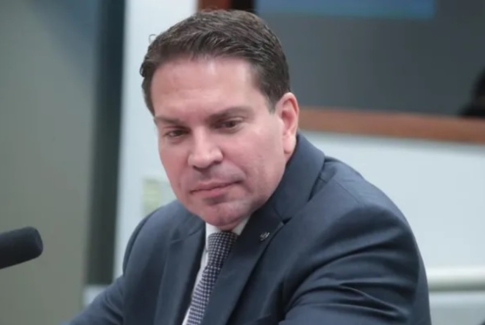 Ex-deputado bolsonarista é preso pelo ICE nos Estados Unidos