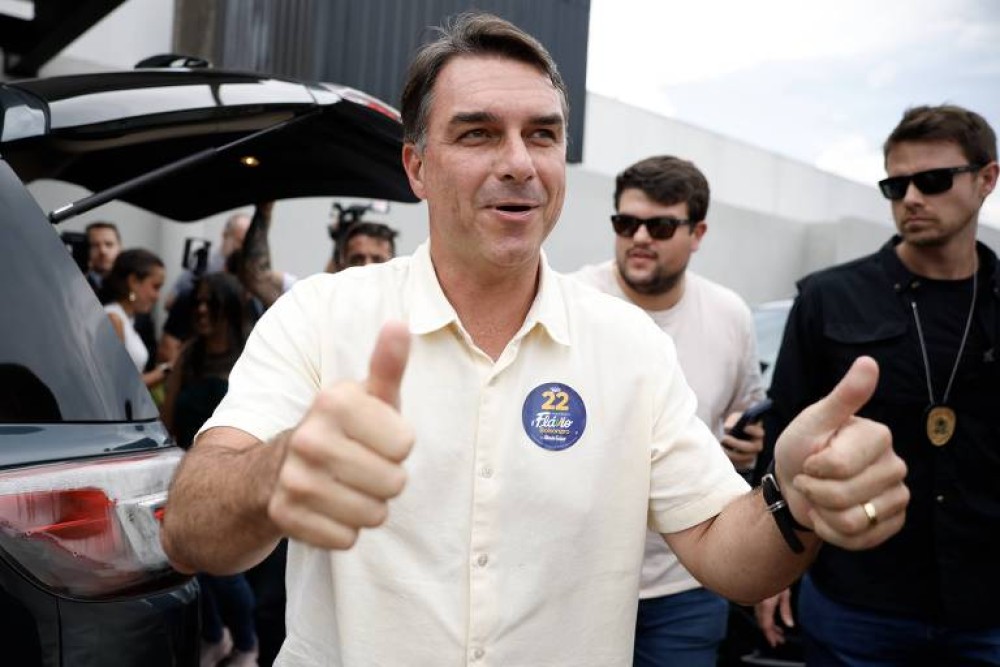 URGENTE: Flávio Bolsonaro divulga carta e diz que é “o verdadeiro presidente eleito do Brasil”
