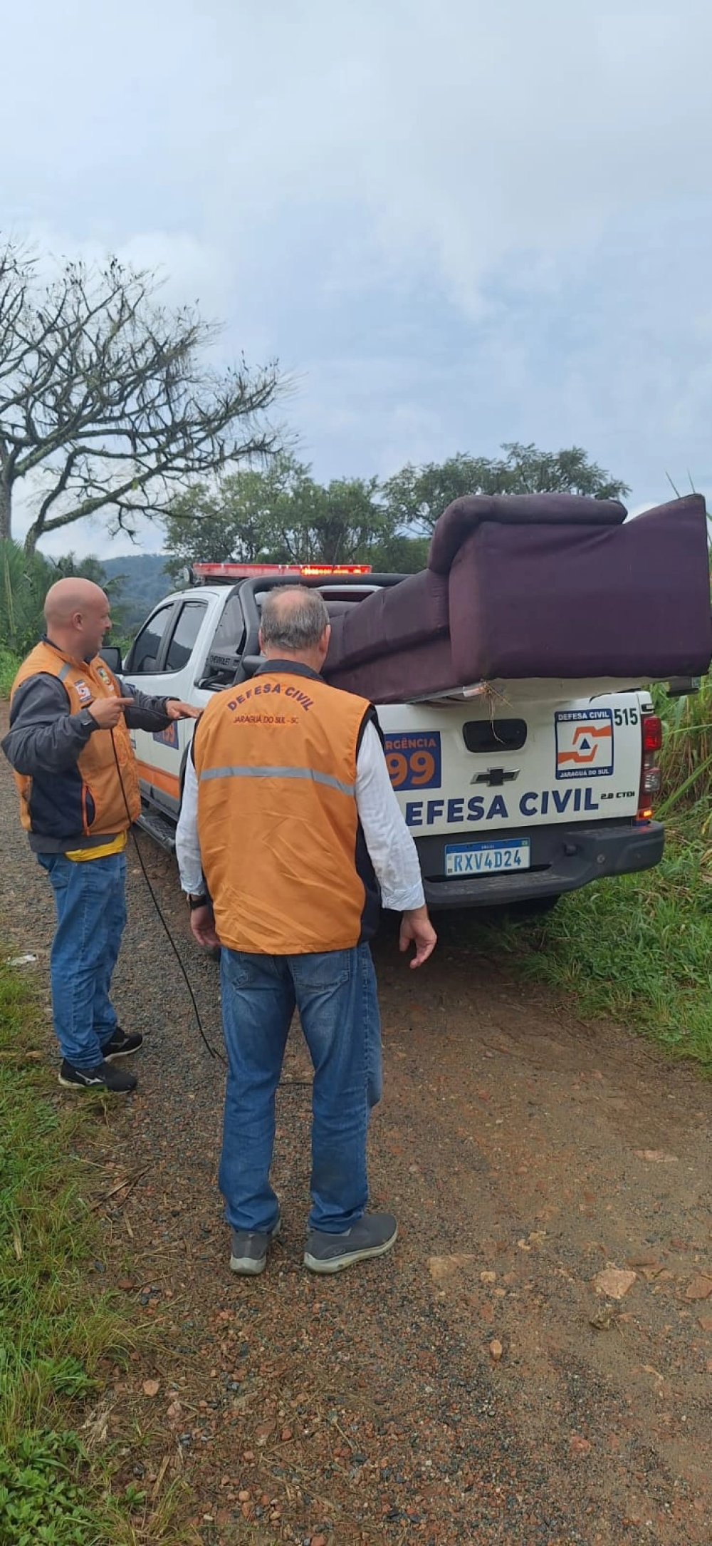 Defesa Civil recolhe móveis e entulhos na beira de rios de Jaraguá do Sul