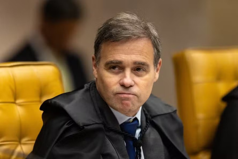 URGENTE - Andre Mendonça determina buscas na casa de Senador