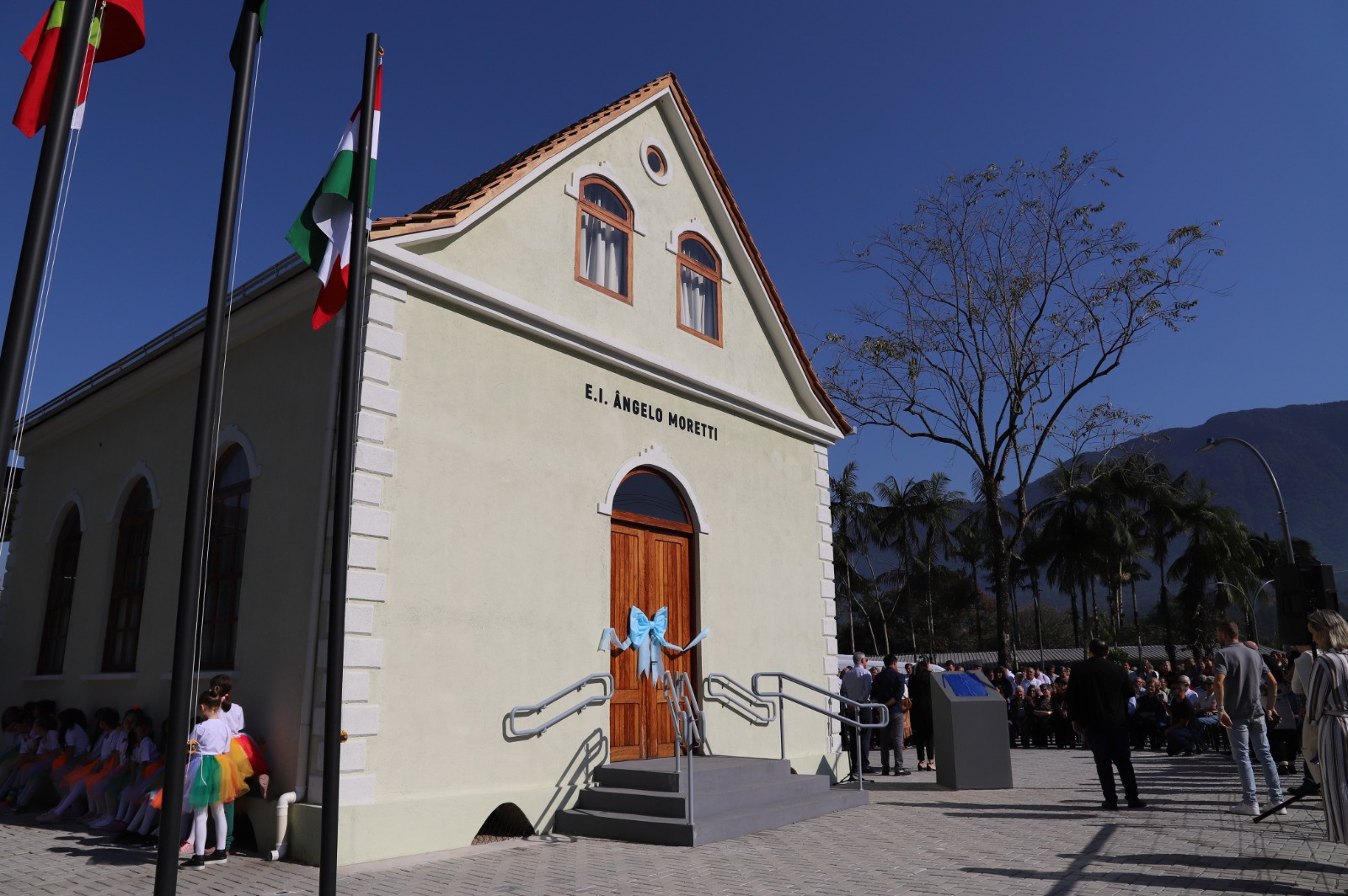 Escola Isolada e Espaço Cultural são inaugurados